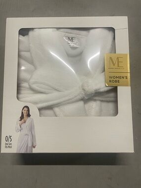 ME Makeover Essentials White Plush Women's Robe - Classic Wrap